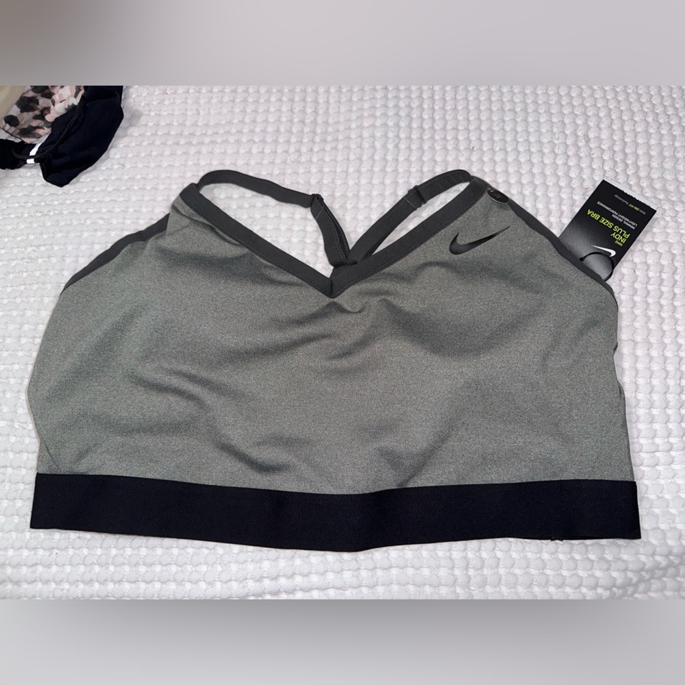 NWT NIKE Plus Size Indy Dri-FIT Low-Impact Sports Bra, Carbon Heather 3X